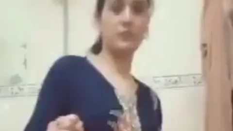 Syeda Zainab Gashti Showing Hindu Boyfriend Body